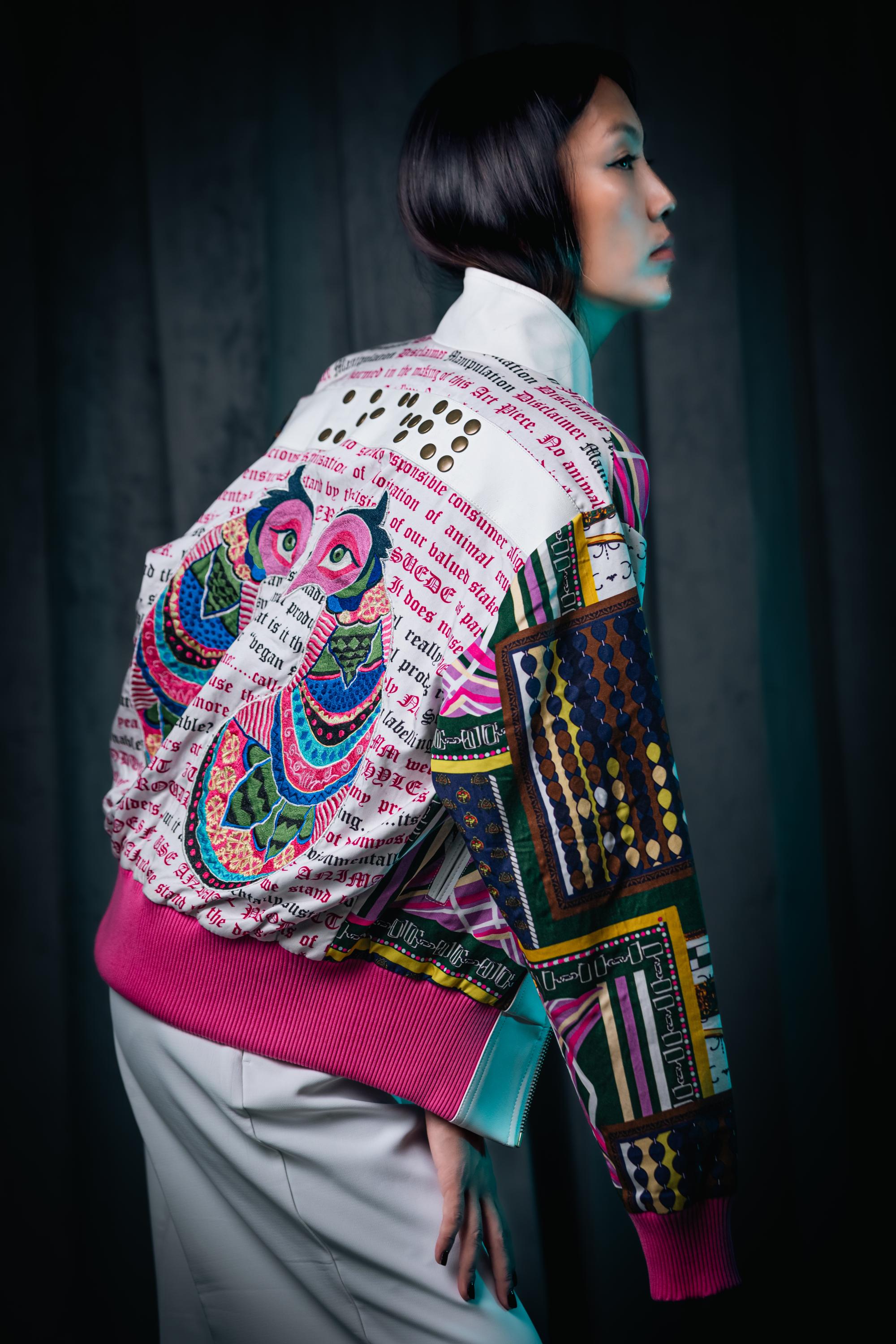 Iridescent Cotton Buckled Neck <br>  Artwork : [Peacocks]