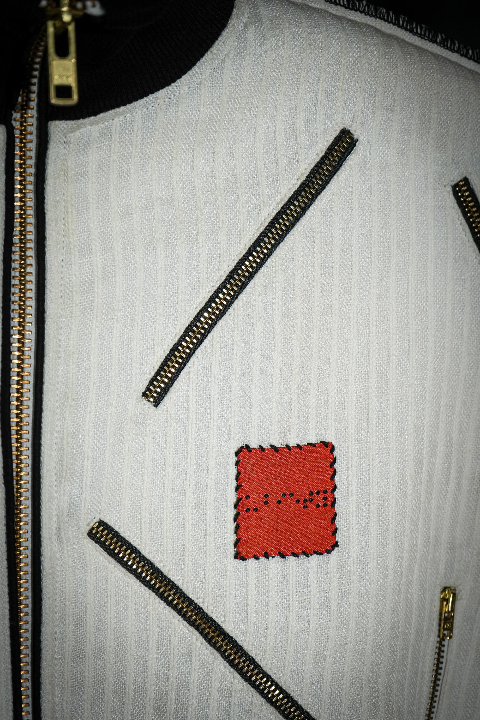 Pearl White Cotton Zipper Set <br> Artwork : [Zipped Details]