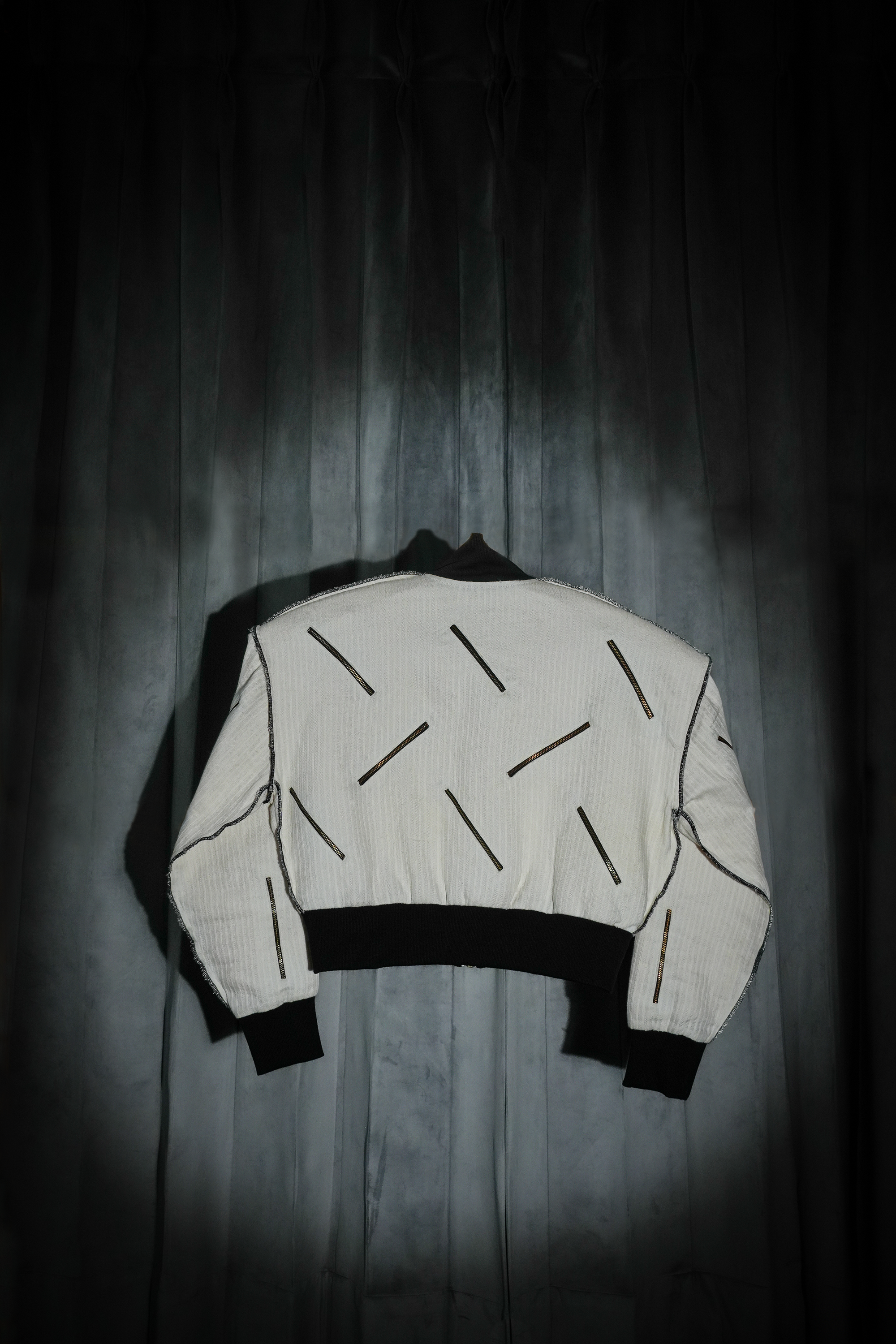 Pearl White Cotton Zipper Set <br> Artwork : [Zipped Details]